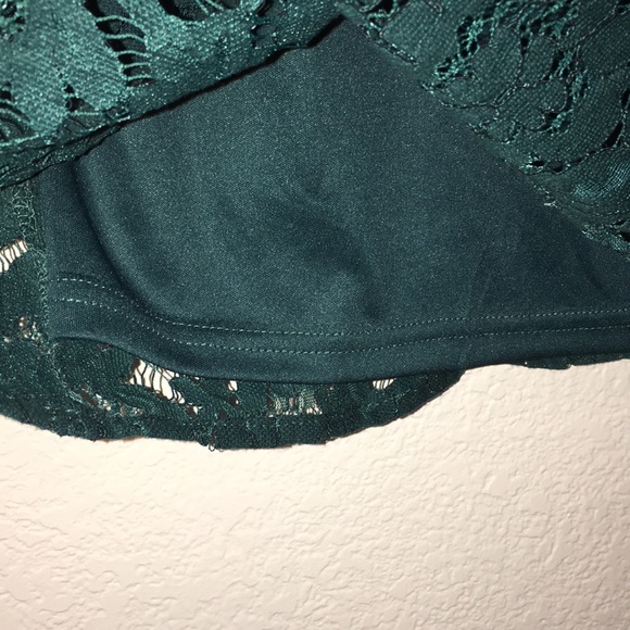 Gorgeous boutique lace bell sleeved dress - Picture 5 of 7